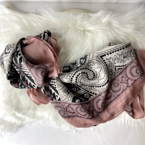 Ivy London Pink Geometrical Print Scarf - Picture 2 of 7